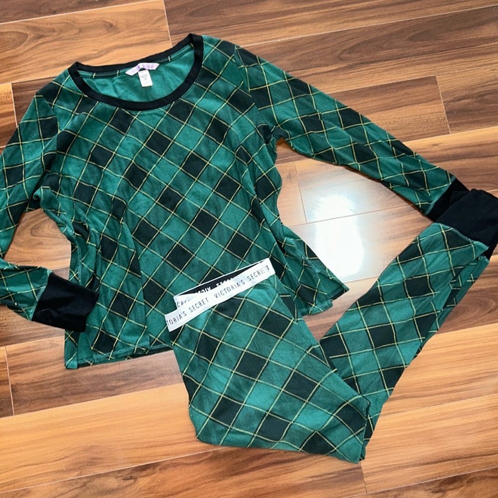 Large Victoria’s Secret 97% cotton thermal green plaid pajama set